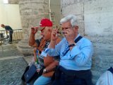 3° raduno a Roma - 23-25 settembre 2013 - 2° giorno - foto___080 - Una pausa dopo i Giardini Vaticani.jpg